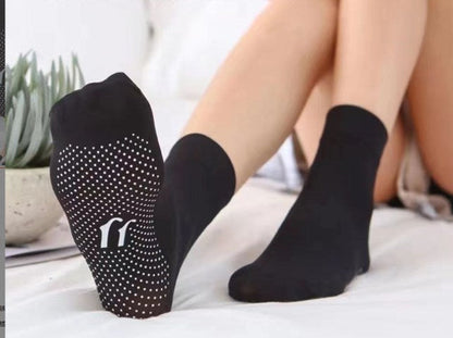 Chaussettes de massage anti-dérapantes à pois, à section fine, transparentes, à mi-mollet, pour femmes, bas courts, anti-crochet, absorbant la sueur, invisibles et ultra-minces.