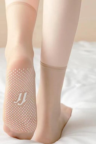 Chaussettes de massage anti-dérapantes à pois, à section fine, transparentes, à mi-mollet, pour femmes, bas courts, anti-crochet, absorbant la sueur, invisibles et ultra-minces.